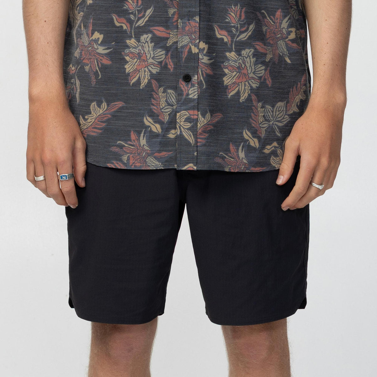 Men's TRVLR Halfback Hybrid 18" Hybrid Short - Phantom